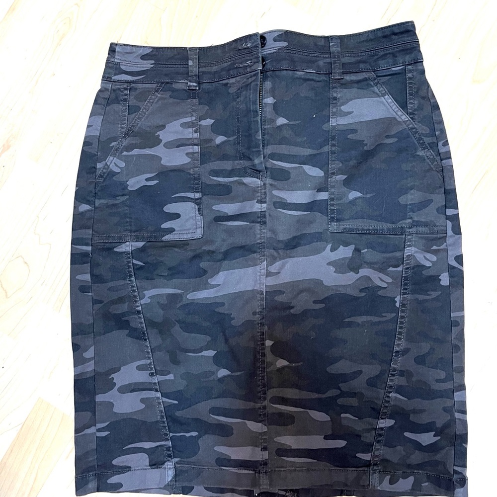 NWT Fatigue Pattern Skirt - sz 6